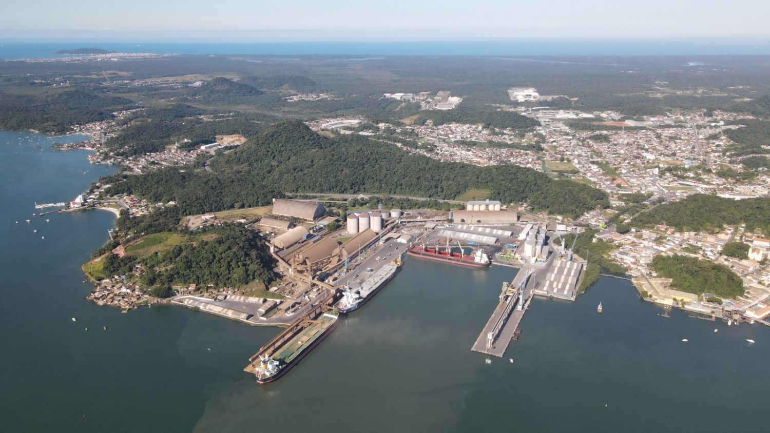 Portos de SC registram movimento de 65,7 milhões de toneladas em 2025