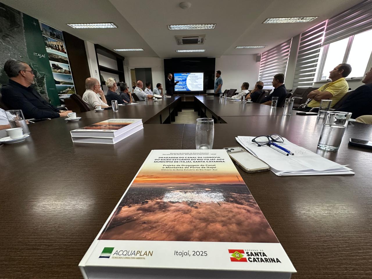 Governo do Estado entrega projetos de dragagem no Rio Itajaí-Açu